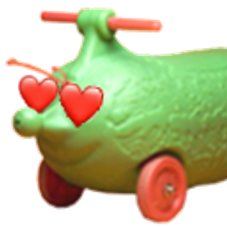 Kurkkumopo Heart Eyes emoji